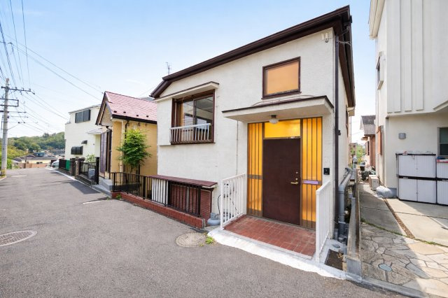 【外観】 | ◆保土ヶ谷区今井町　中古戸建◆ | ◆一戸建てを中心とした街並みが整然と続き、周辺は高い建物が建っていないので、緑の多い閑静な趣を感じる環境です。街並みや周辺環境も重要なポイントです！！