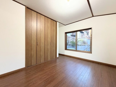 【洋室】 | 横浜市保土ヶ谷区今井町中古住宅 | ◆感性を育むプライベートルームはシンプルでスマートな空間。好みの空間で読書をしたり、音楽を聞いたりと一人の時間も充実したものにできます。