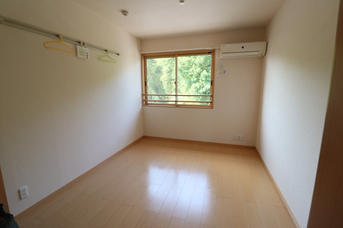 リビングタウンひたち野 Ａの洋室|北側洋室（エアコン付）