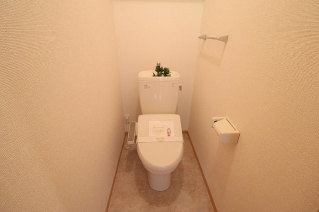 リビングタウンひたち野 Ａのトイレ|もちろん温水洗浄暖房便座です