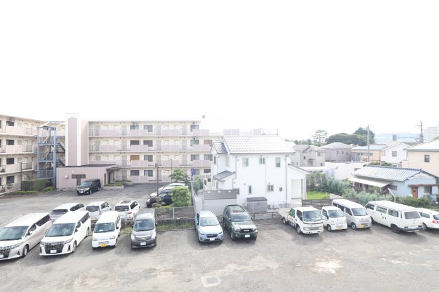 ペルテ鵠沼の駐車場