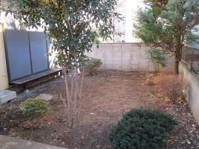 杉田貸家２の庭