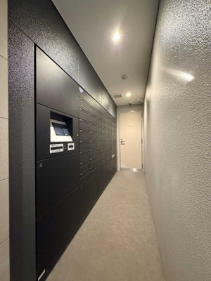 【その他共用部分】 | アルファステイツ春日３ | 宅配ボックスがあるので便利です。