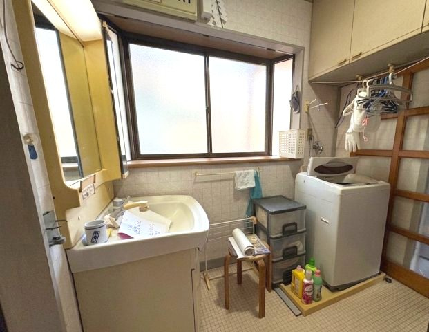 家庭菜園も楽しめる雑種地つき！静和のゆとりある中古一戸建ての洗面所|コンパクトで使いやすい洗面所