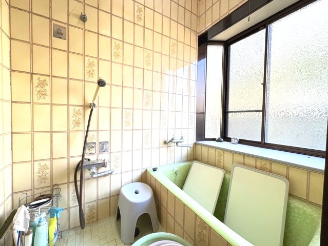 家庭菜園も楽しめる雑種地つき！静和のゆとりある中古一戸建ての浴室|お風呂です