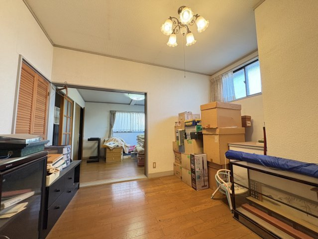 家庭菜園も楽しめる雑種地つき！静和のゆとりある中古一戸建ての洋室|落ち着いた色調の洋室です
