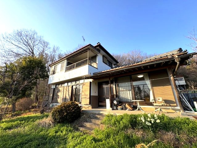 家庭菜園も楽しめる雑種地つき！静和のゆとりある中古一戸建て
