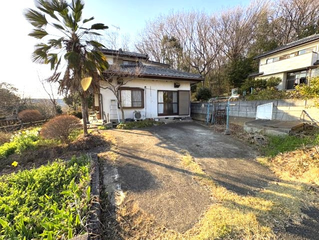 家庭菜園も楽しめる雑種地つき！静和のゆとりある中古一戸建ての駐車場|駐車場です