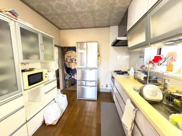 家庭菜園も楽しめる雑種地つき！静和のゆとりある中古一戸建てのキッチン|きれいなキッチンです
