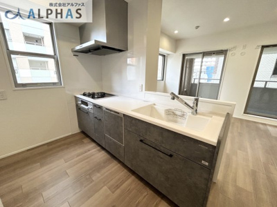 【キッチン】 | グランパレ神戸ハーバーウエスト | ■対面式キッチンでお料理しながらリビングを見渡せますのでお子様がいる家庭でも安心です♪