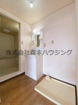 【洗面所】 | 　メゾンサンガ | 忙しい朝には欠かせない洗面所です
