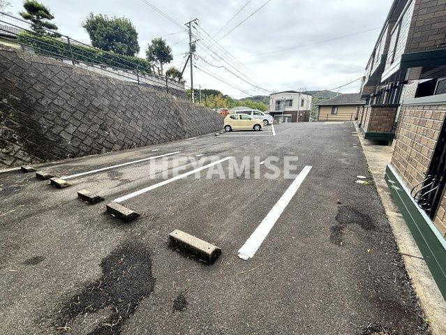 ウィルモアK・Tの駐車場