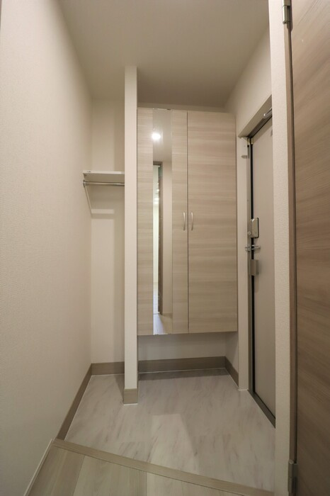 府中市押立町５丁目のアパートの玄関