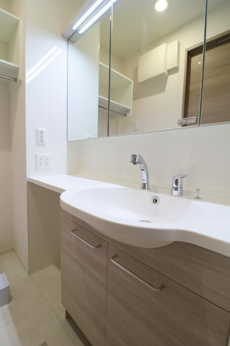 府中市押立町５丁目のアパートの洗面所