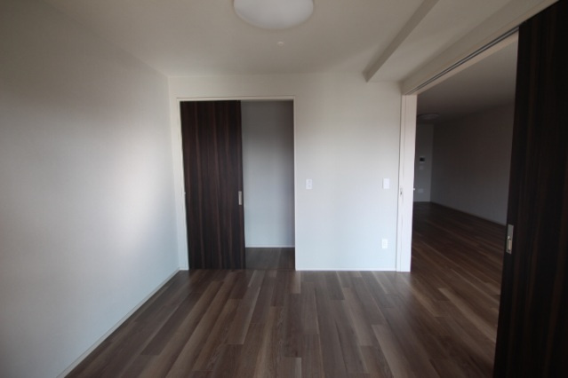 ポレスター岡山ターミナルシティの洋室