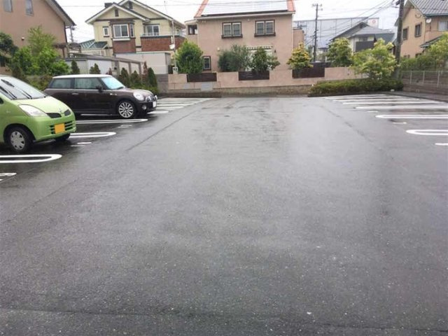 ウィスタリアの駐車場|駐車スペースもあります☆