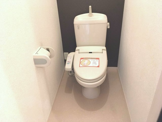 ウィスタリアのトイレ|嬉しい温水洗浄便座付き♪