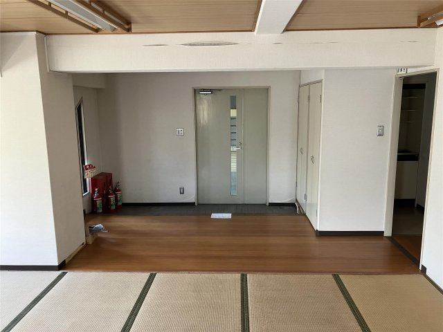 大津市野郷原１丁目の店舗事務所の内装