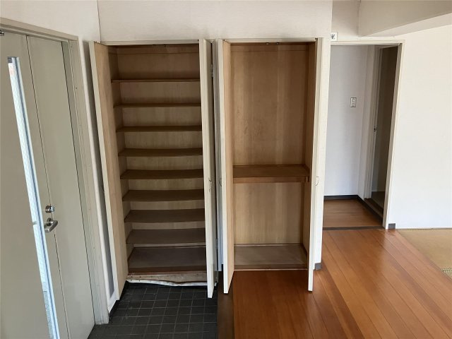 大津市野郷原１丁目の店舗事務所の収納