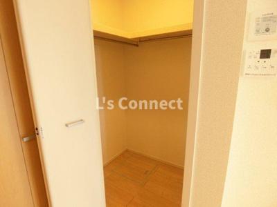 【収納】 | ＭＡＲＫ | ウォークインクローゼットでお荷物もすっきり収納。