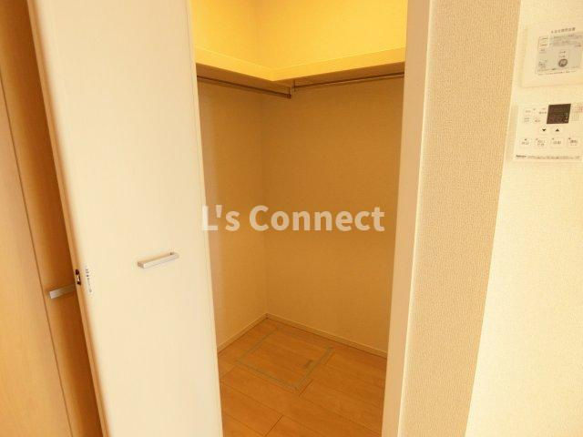 【収納】 | ＭＡＲＫ | ウォークインクローゼットでお荷物もすっきり収納。