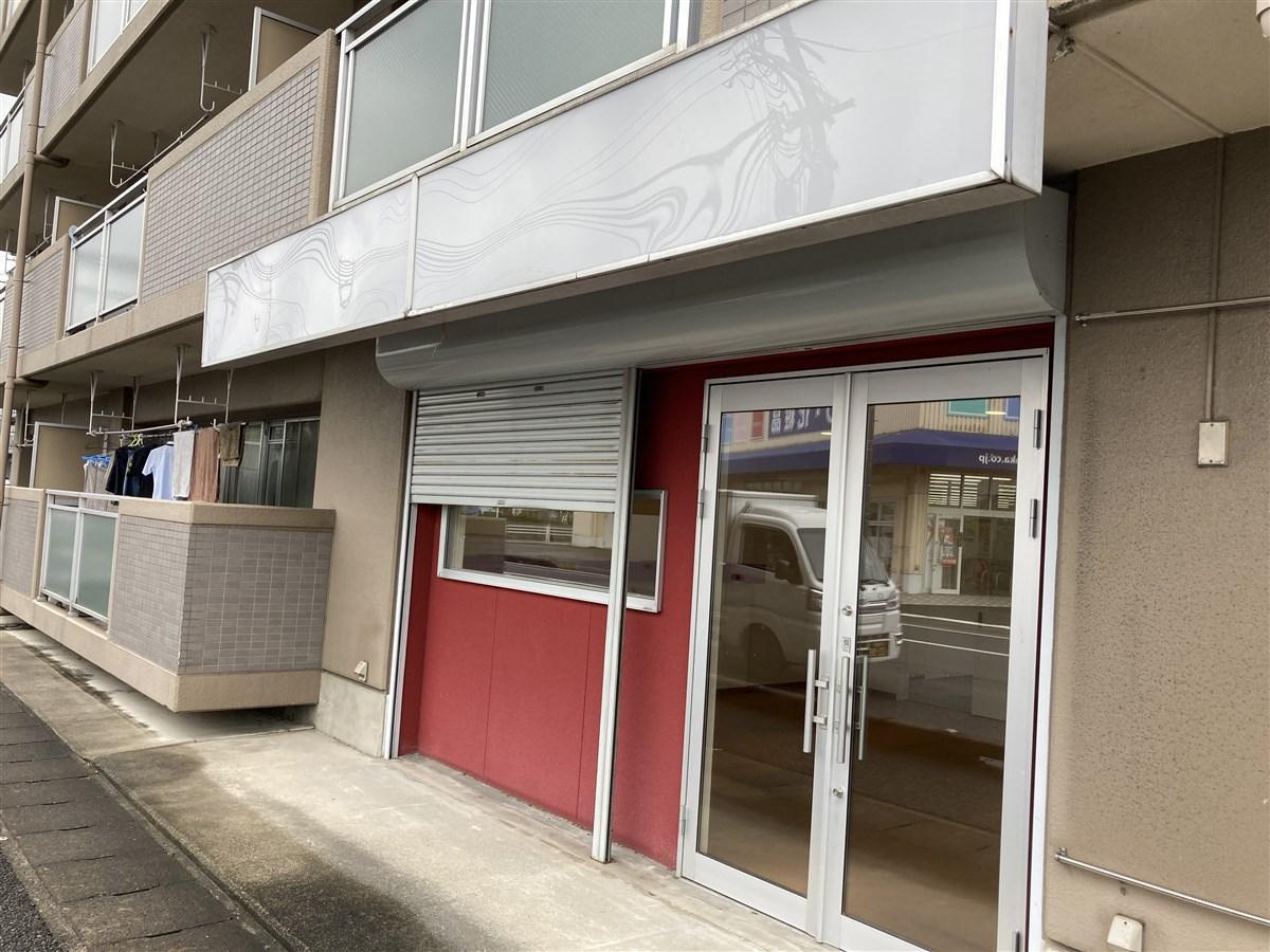 栗東市高野の店舗一部のエントランス