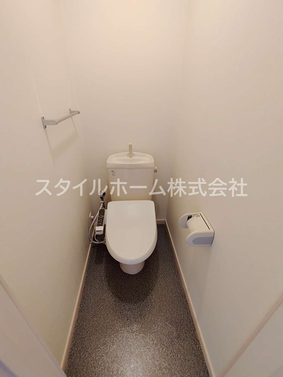 メゾンドスリーゼのトイレ|別部屋写真です。
