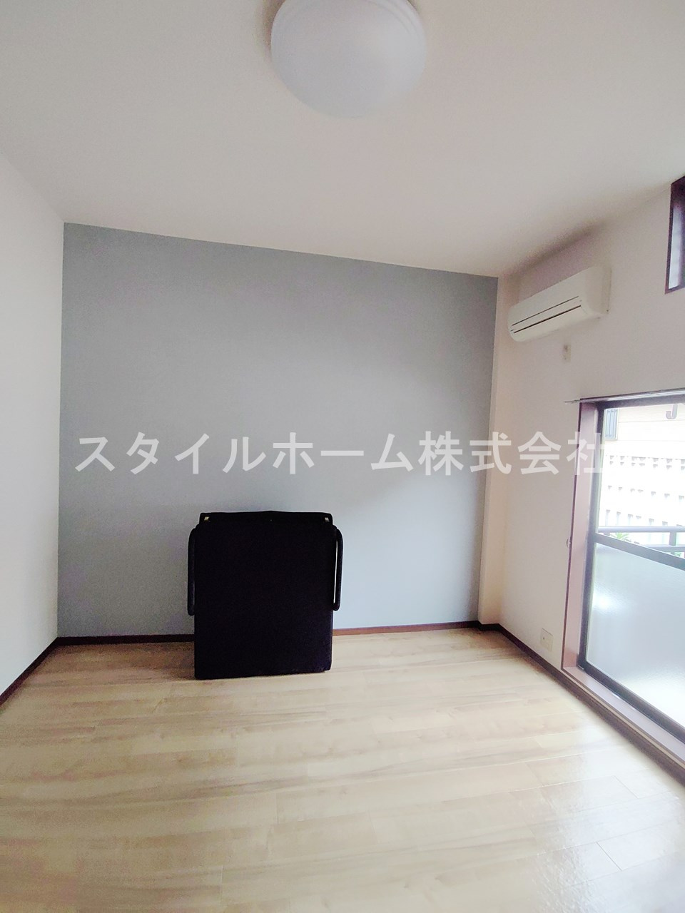 ベノワコートA棟の居間・リビング|別部屋写真です。