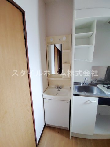 ベノワコートA棟の洗面所|別部屋写真です。