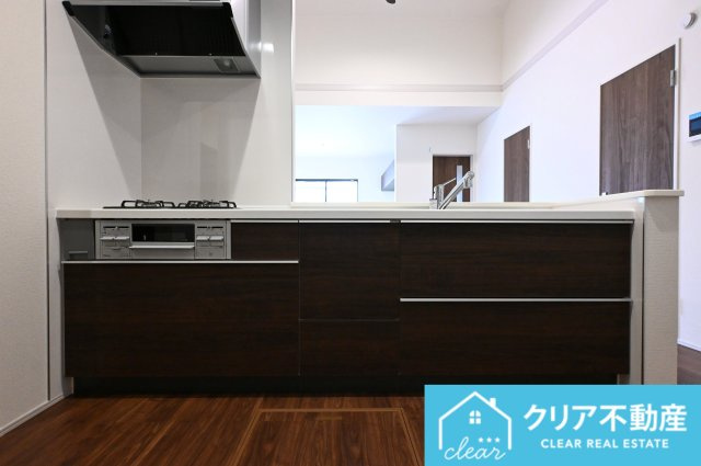 【キッチン】 | 大泉町第6仙石　リーブルガーデン | 対面キッチンでリビングの家族との会話も弾みます♪収納もたくさんついています。