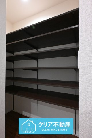 【収納】 | 大泉町第6仙石　リーブルガーデン | キッチン横にはパントリーがあり食品を備蓄しておけます♪