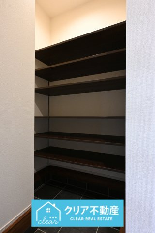【収納】 | 大泉町第6仙石　リーブルガーデン | 棚の数も多く大容量！家族の靴もしっかりしまえます◎