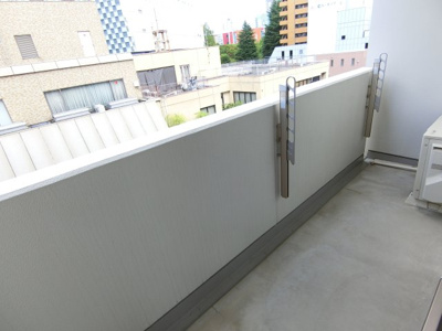 【バルコニー】 | ステラハウス勾当台公園 | ６階のお部屋で洗濯物もたくさん干せます。