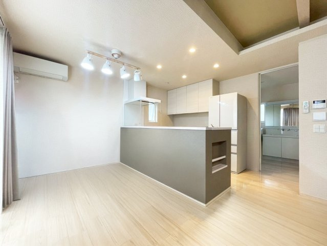 港区東茶屋一丁目戸建の居間・リビング