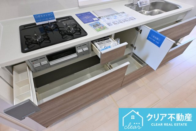 【キッチン】 | 大泉町第6仙石　リーブルガーデン | キッチン収納も大容量でスッキリ片付きます♪