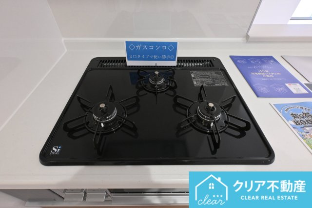 【キッチン】 | 大泉町第6仙石　リーブルガーデン | ３口コンロで同時にお料理♪炊事も時短できます！
