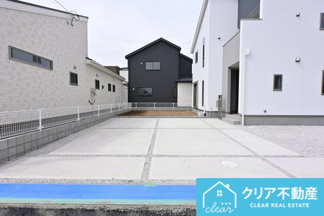 【駐車場】 | 大泉町第6仙石　リーブルガーデン | 広々とした駐車場は３台駐車可能！来客時やお子様が大きくなっても安心です♪