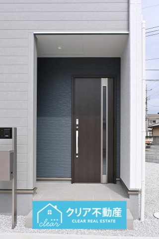 【玄関】 | 大泉町第6仙石　リーブルガーデン | シックで落ち着いた雰囲気の玄関です♪