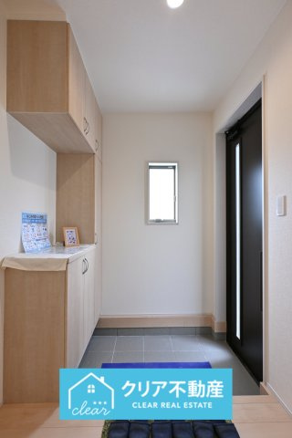 【玄関】 | 大泉町第6仙石　リーブルガーデン | 玄関は大容量のシューズボックスを完備！スッキリとした玄関に♪