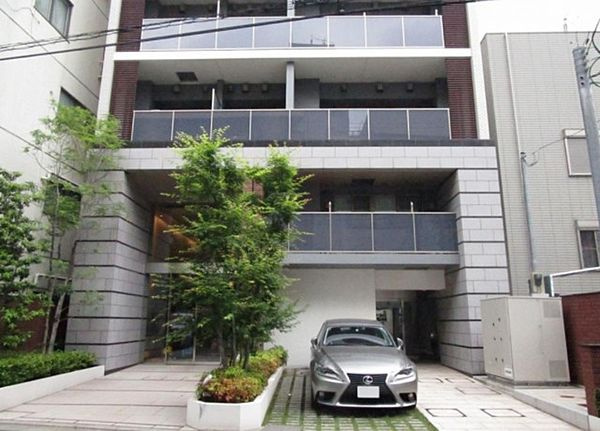 レーヴマニフィック本郷のエントランス