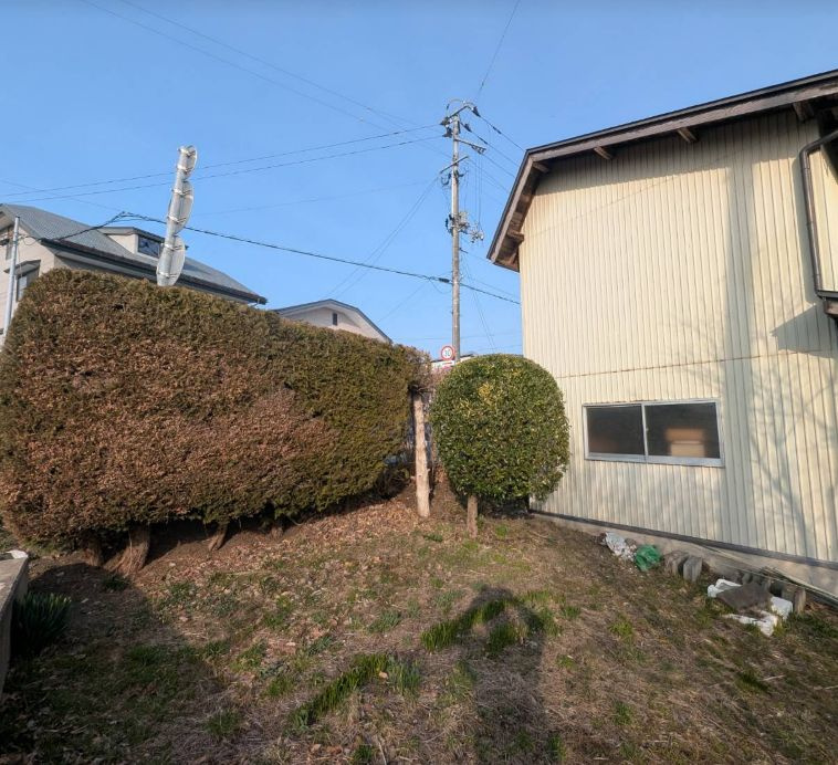 紫波町日詰戸建の駐車場|現在2台分のゆとりある駐車スペース。今後３台分に拡張予定です。