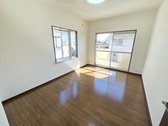 太田市龍舞町　中古住宅の洋室