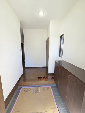 太田市龍舞町　中古住宅の玄関