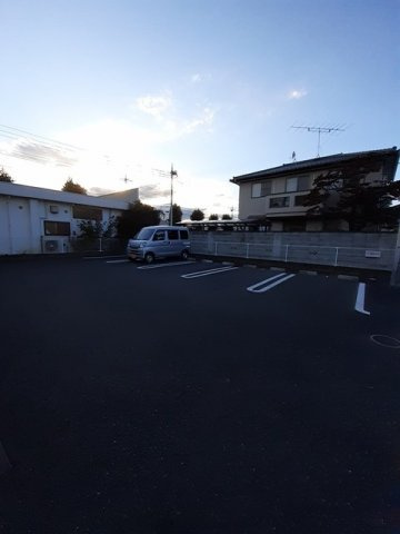 クローバーの駐車場