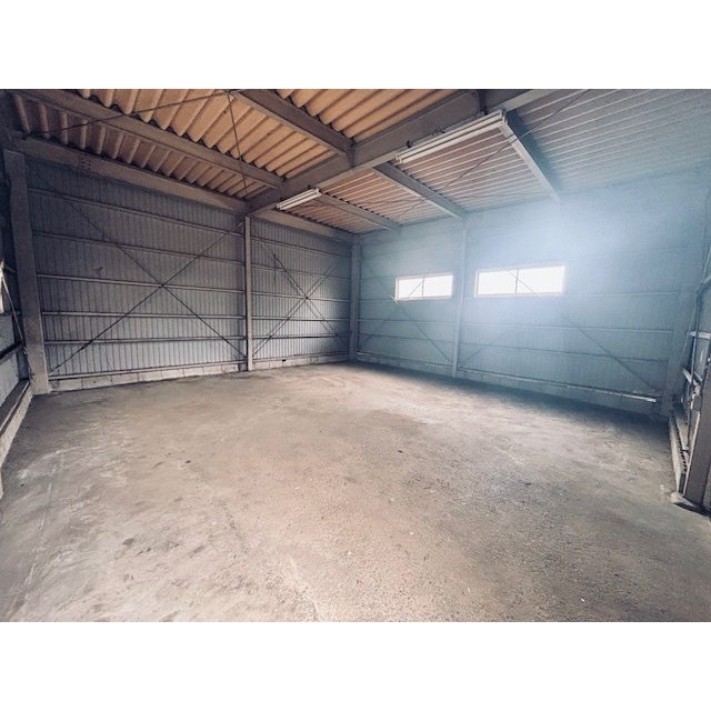 岐阜市南蝉１丁目の倉庫の居間・リビング