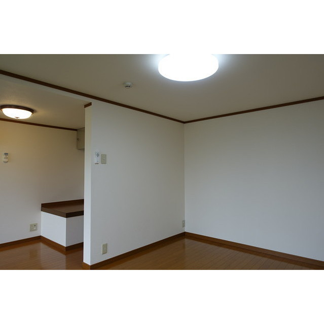 岐阜市則武東２丁目の一戸建ての居間・リビング|9帖　洋室