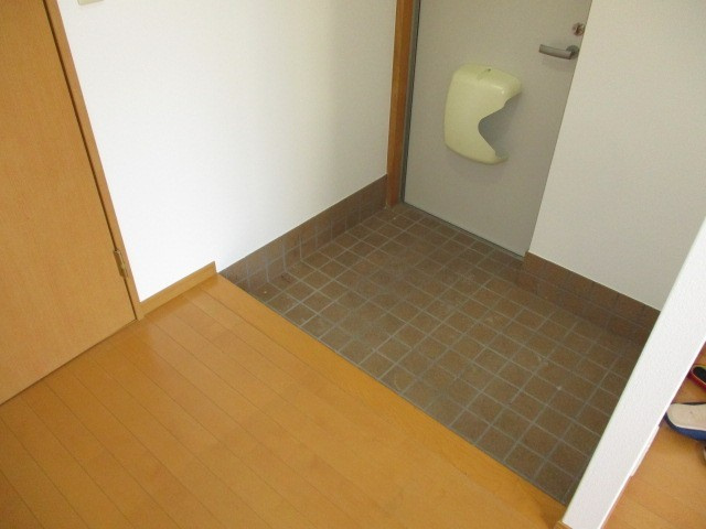 石田マンションの玄関
