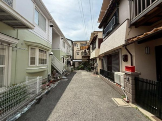 【前面道路含む現地写真】 | 前面道路東側　幅員は約4ｍです！