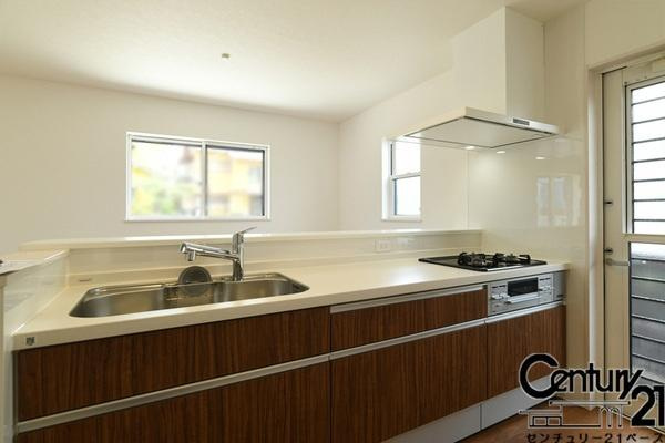 ファーストタウン矢田山町 １号地 ／新築一戸建の内観：施工例|■静音シンク、人工大理石天板のシステムキッチンは浄水機能付です！■