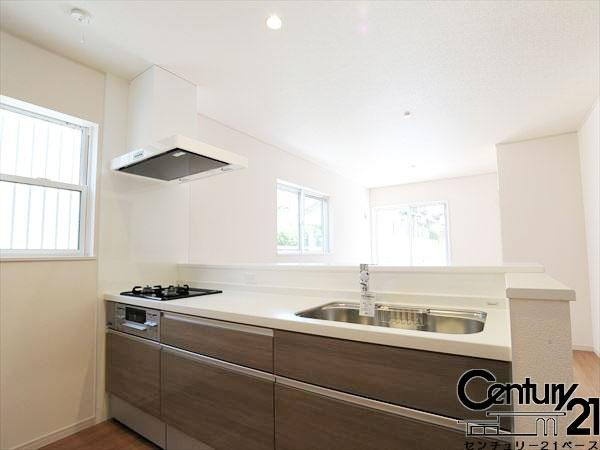 ファーストタウン矢田山町 ２号地 ／新築一戸建の内観：施工例|■静音シンク、人工大理石天板のシステムキッチンは浄水機能付です！■